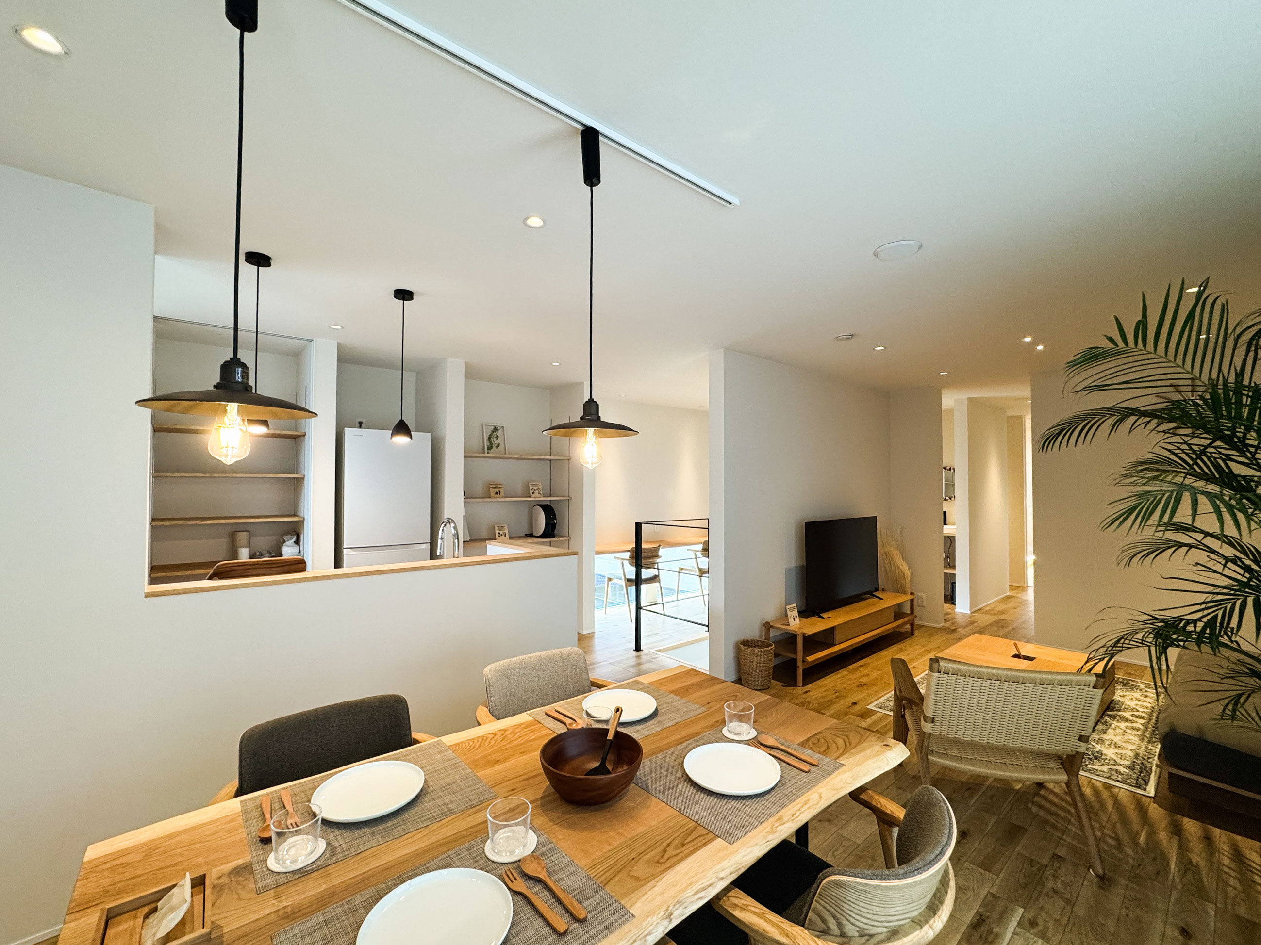 Sub showroom kitchen dining